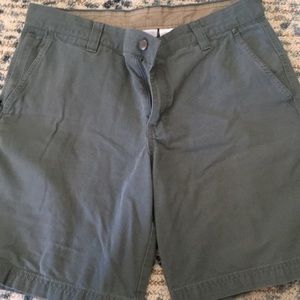 Men’s Columbia canvas green shorts
